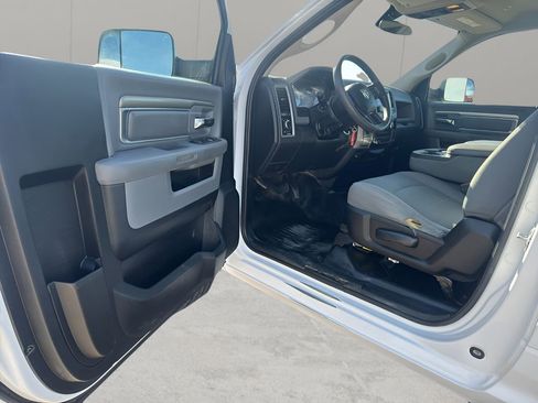 Used 2018 RAM 2500 Tradesman w/ Chrome Appearance Group image 10