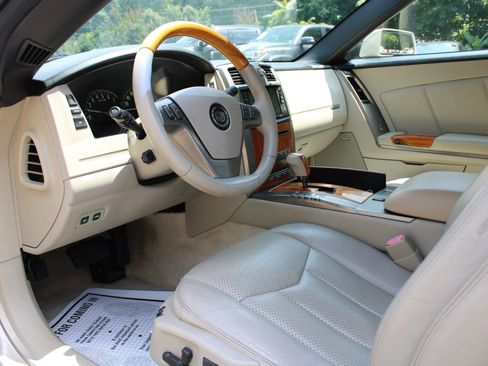 Used 2006 Cadillac XLR image 21