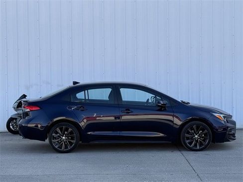 Used 2023 Toyota Corolla SE image 3