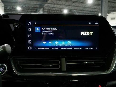 Used 2024 Chevrolet Trax ACTIV w/ Sunroof Package image 17