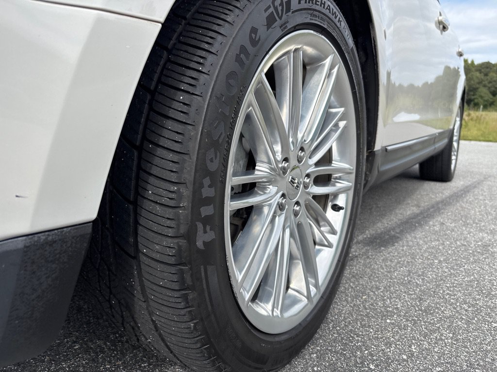 Used 2019 Lincoln MKT AWD image 9