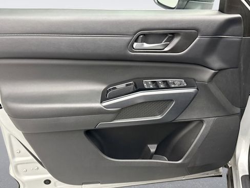 Used 2023 Nissan Pathfinder SL image 9