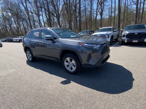 Used 2025 Toyota RAV4 XLE image 6