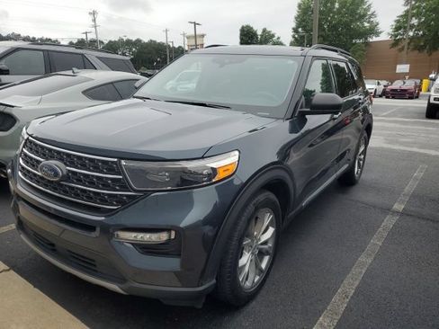 Used 2023 Ford Explorer XLT w/ Equipment Group 202A RWD image 3
