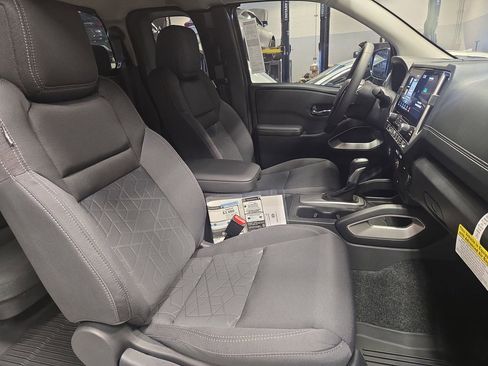 New 2025 Nissan Frontier SV w/ SV Convenience Package RWD image 10