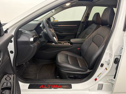 Used 2024 Nissan Altima 2.5 SR w/ SR Premium Package image 14