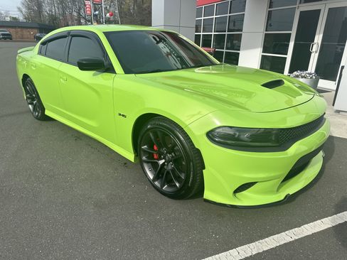 Used 2023 Dodge Charger R/T w/ Performance Handling Group image 2