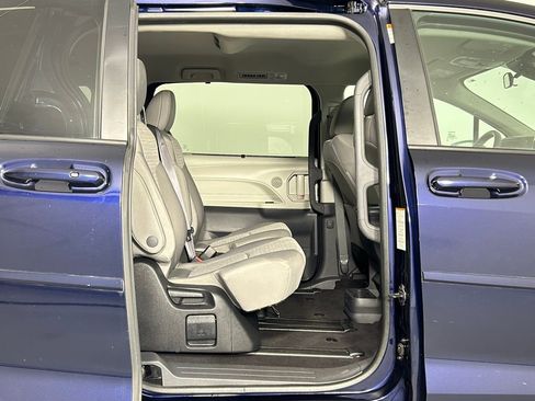 Used 2022 Toyota Sienna LE image 11