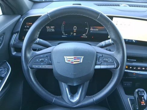 Used 2025 Cadillac XT4 Premium Luxury FWD image 10