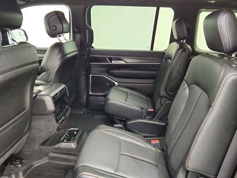 Used 2023 Jeep Wagoneer Series II w/ Premium Group I AWD/4WD image 21