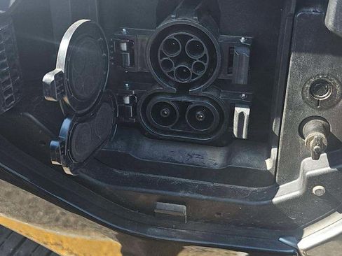 Used 2023 Toyota bZ4X AWD image 16