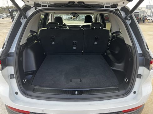 Used 2023 Jeep Grand Cherokee Limited w/ Black Appearance Package image 31