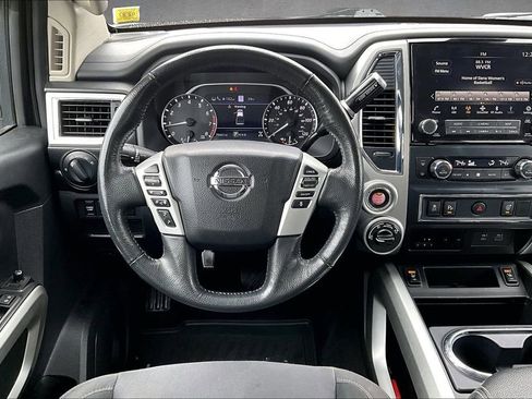 Used 2020 Nissan Titan SV w/ SV Convenience Package image 9