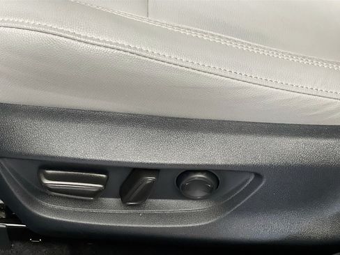 Used 2025 Toyota Camry SE FWD image 15