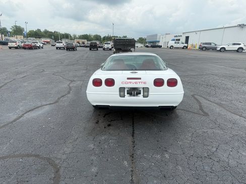 Used 1996 Chevrolet Corvette Coupe RWD image 5