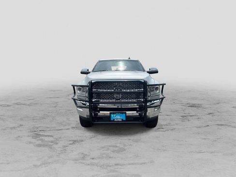 Used 2018 RAM 2500 Laramie AWD/4WD image 3