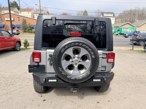 Used 2018 Jeep Wrangler Unlimited Sahara w/ Connectivity Group image 6