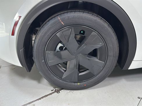 New 2026 Toyota Prius LE image 22