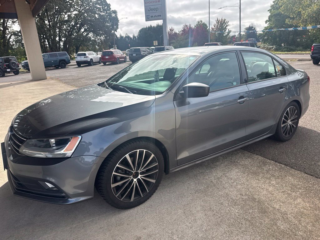 Used 2016 Volkswagen Jetta Sport FWD image 5