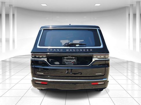 Used 2022 Jeep Grand Wagoneer Series III AWD/4WD image 4