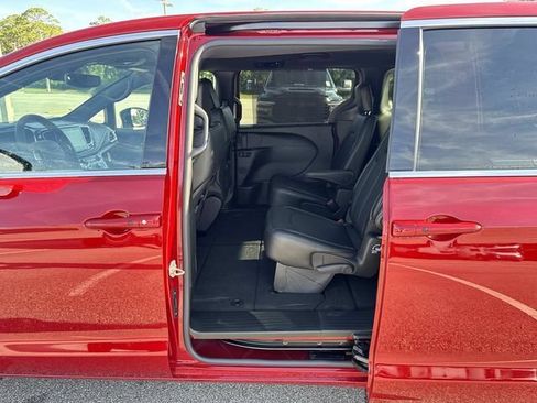 New 2027 Chrysler Pacifica Select FWD image 9