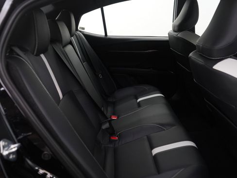 Used 2025 Toyota Camry SE image 11