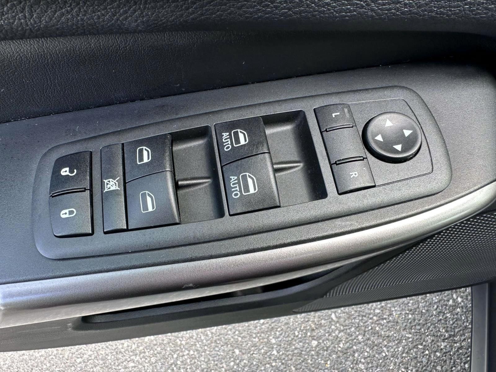 Used 2019 Jeep Cherokee Limited AWD/4WD image 9