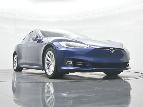 Used 2019 Tesla Model S Standard Range AWD/4WD image 28