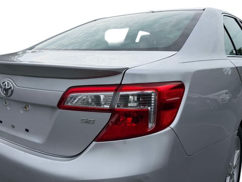 Used 2014 Toyota Camry SE FWD image 7