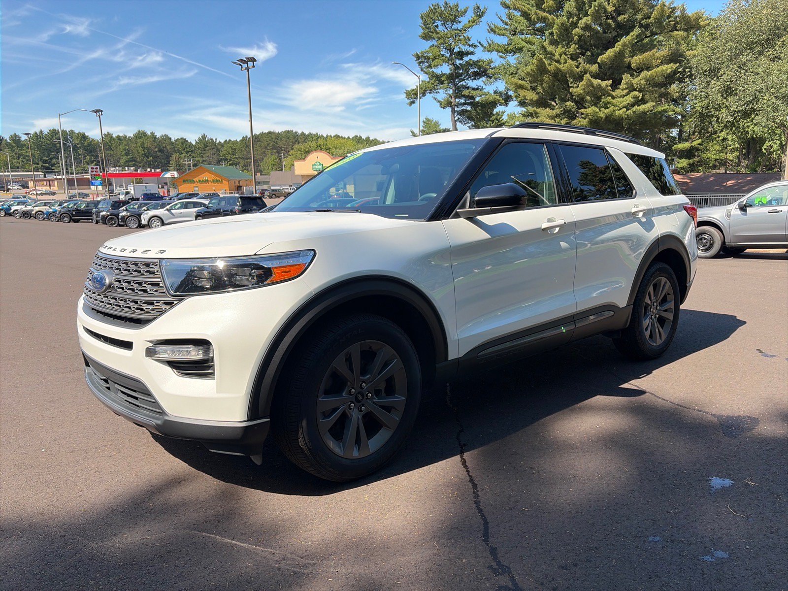 Used 2023 Ford Explorer XLT w/ Equipment Group 202A AWD/4WD image 3