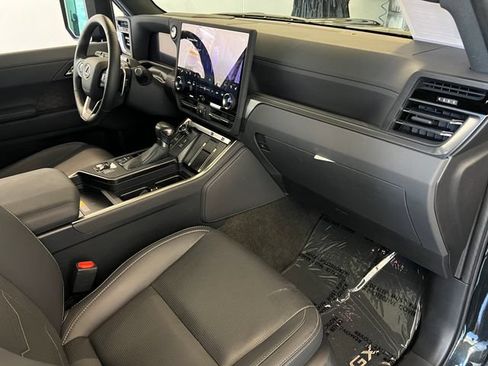 Used 2025 Lexus GX 550 w/ Accessory Package (2T) AWD/4WD image 47