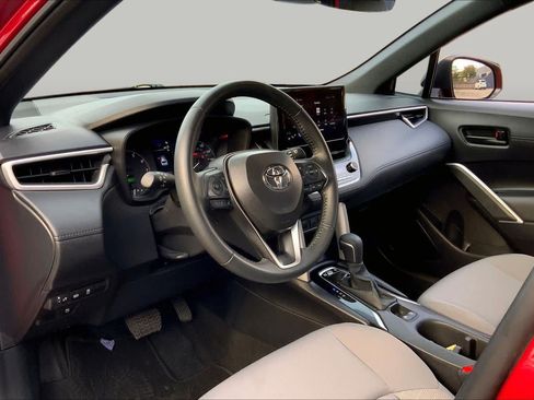 Used 2025 Toyota Corolla Cross AWD Hybrid image 17