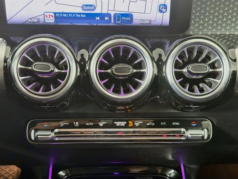 Used 2025 Mercedes-Benz GLB 250 image 24