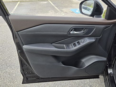 Used 2022 Nissan Rogue SV w/ SV Premium Package image 10