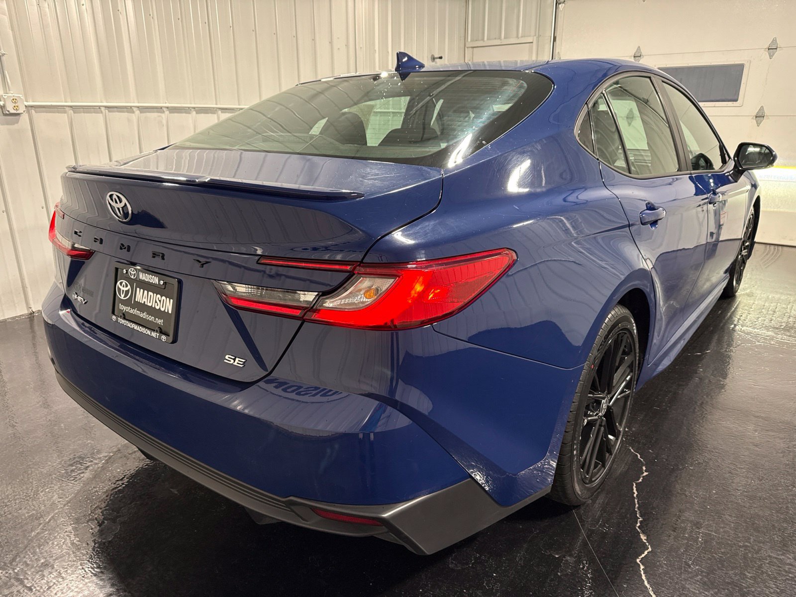 Used 2025 Toyota Camry SE FWD image 4