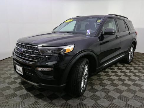 Used 2023 Ford Explorer XLT w/ Equipment Group 202A image 5