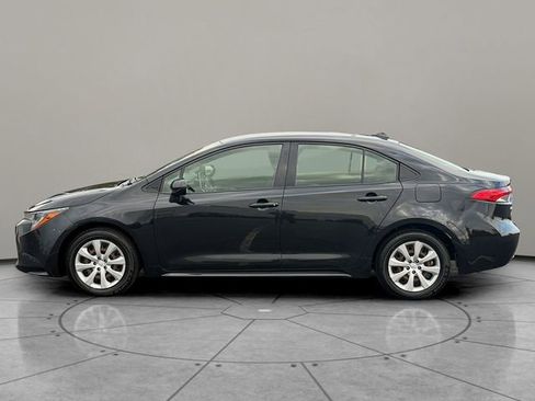 Used 2020 Toyota Corolla LE image 3