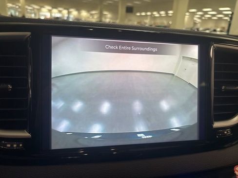 Used 2024 Chrysler Pacifica Touring-L image 23