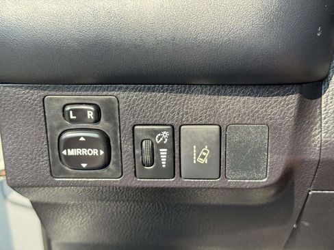 Used 2018 Toyota RAV4 SE w/ Advanced Technology Package AWD/4WD image 18