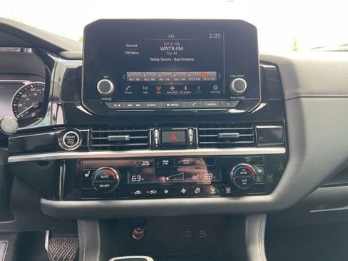 Used 2024 Nissan Pathfinder SV image 16