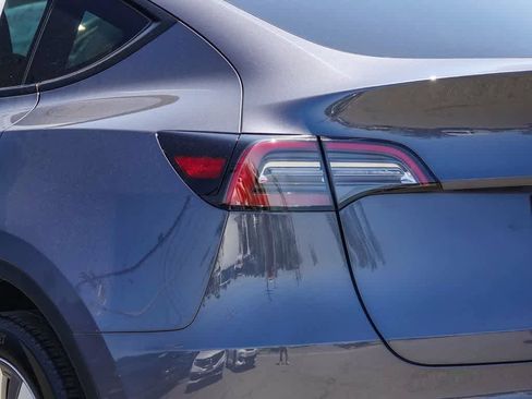 Used 2023 Tesla Model Y AWD image 7