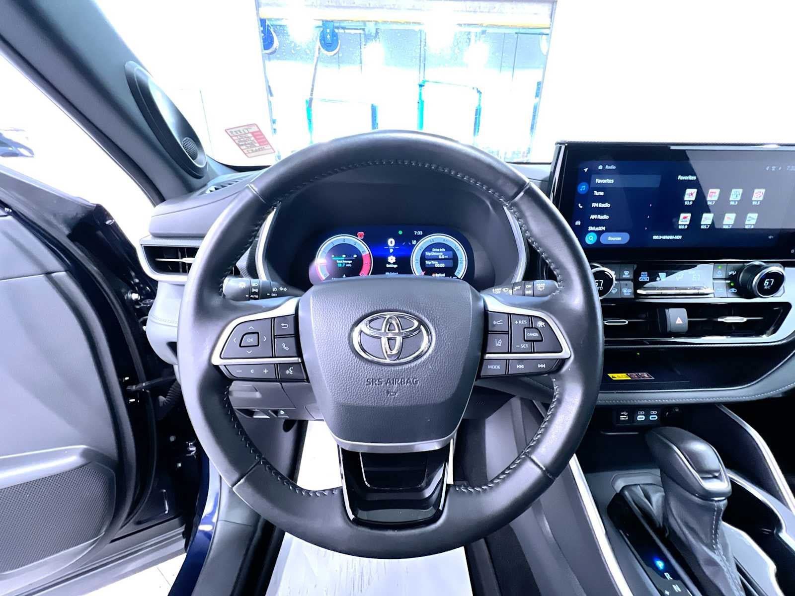 Used 2025 Toyota Highlander XSE AWD/4WD image 15