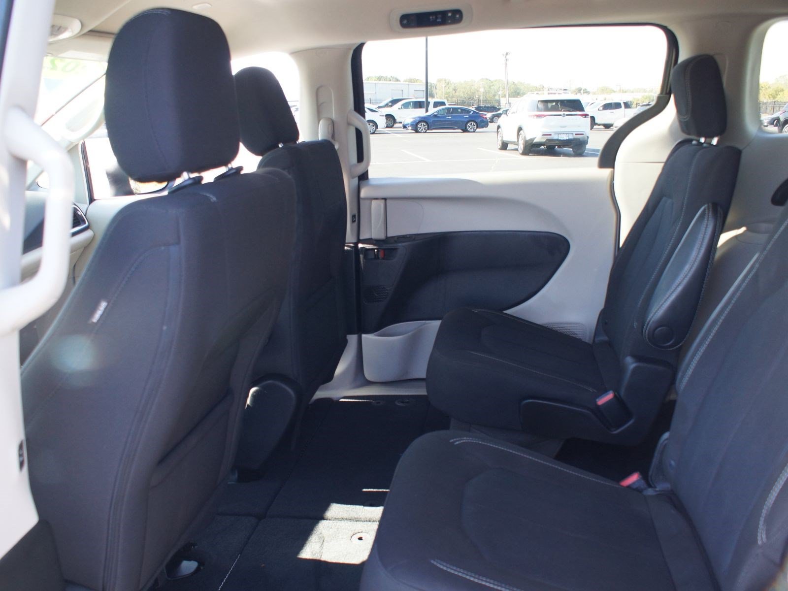 Used 2023 Chrysler Voyager LX FWD image 13