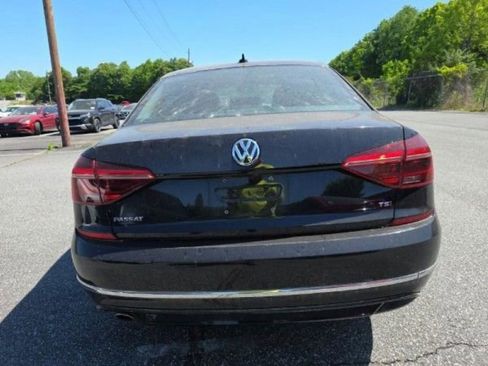 Used 2018 Volkswagen Passat 2.0T R-Line w/ R-Line Lighting Package FWD image 8