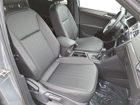 Certified 2023 Volkswagen Tiguan SE R-Line image 10