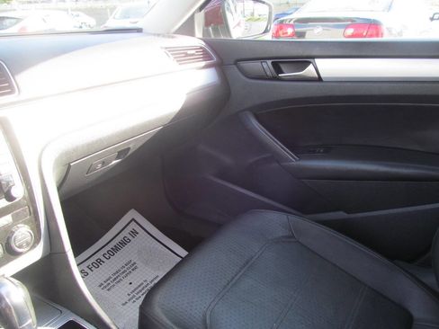 Used 2012 Volkswagen Passat 2.5 SE image 11