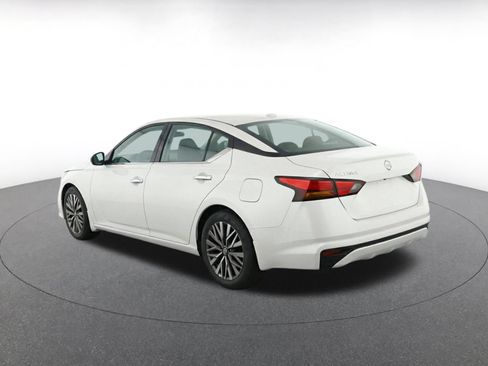 Used 2025 Nissan Altima 2.5 SV FWD image 7