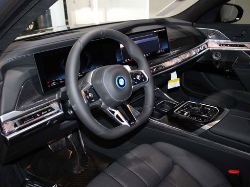 Used 2026 BMW 750e xDrive image 12
