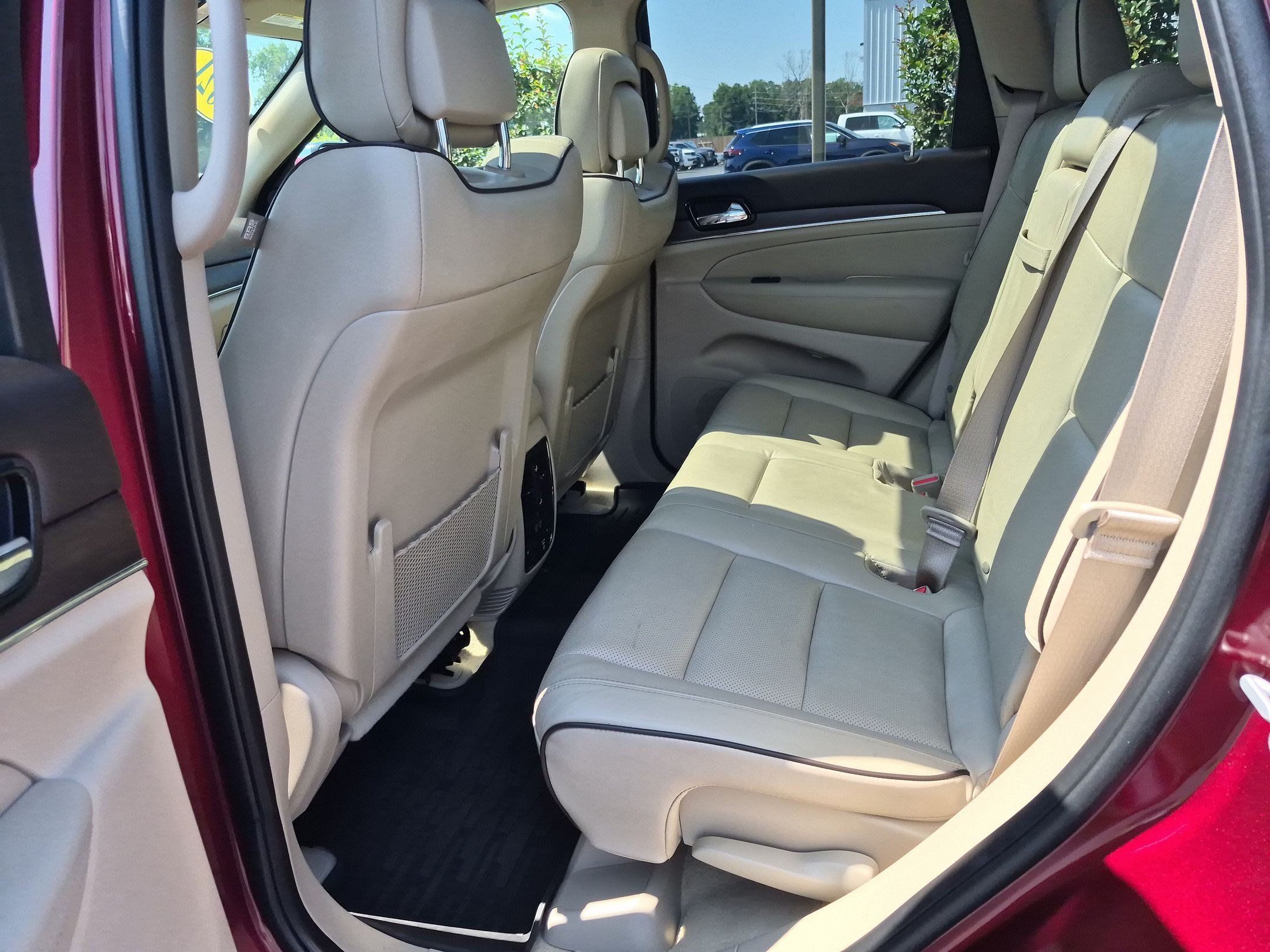 Used 2021 Jeep Grand Cherokee Overland AWD/4WD image 21