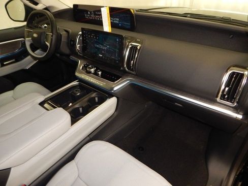 New 2025 Ford Expedition Platinum w/ Platinum Ultimate Package image 19